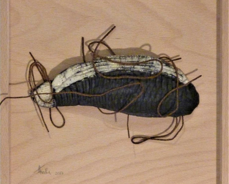 imitari 1, Raku mit Eisen im Holz, 30 x 30 cm